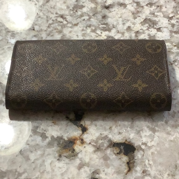 Authentic Louis Vuitton wallet - Picture 3 of 16